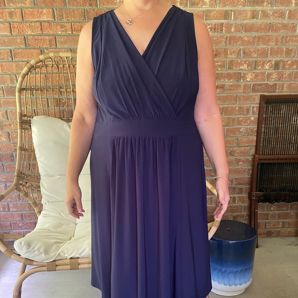EUC CHAPS 22W v-neck sleeveless NAVY dress.